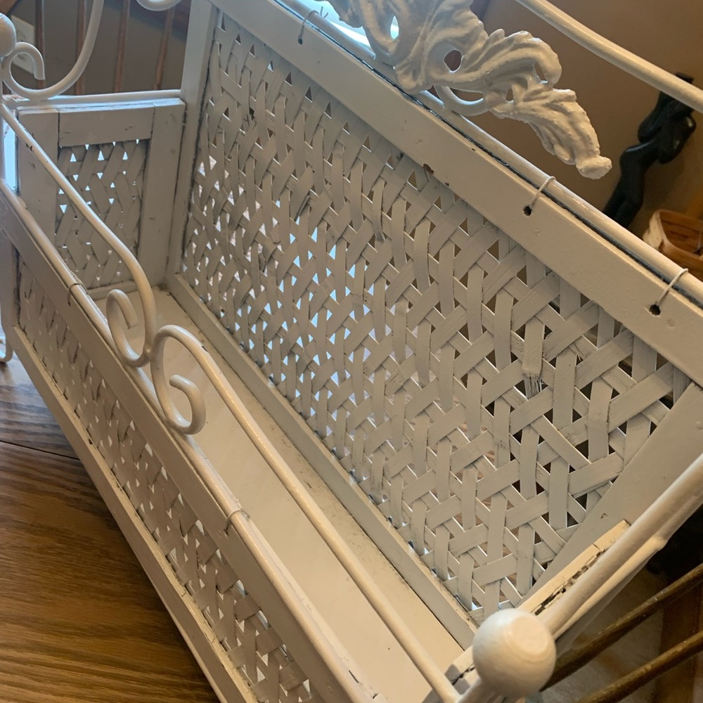 Metal / wood footed basket - - Picture 4 of 15